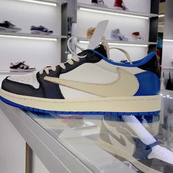 Athletic_Shoes